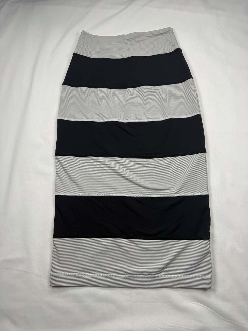 Lululemon Yoga Over Skirt Size 4 Wee Stripe Black Grey
